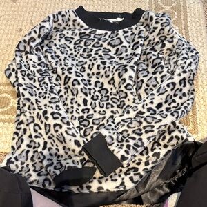 Chic Leopard Print Crew Neck Sweater